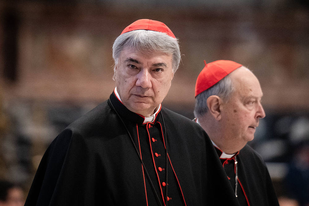 Domenico Battaglia / Copyright 2025, KNA GmbH, www.kna.de, All Rights Reserved, Cristian Gennari Kardinal Domenico Battaglia (l.), Erzbischof von Neapel (Italien), am 30. April 2025 im Petersdom im Vatikan.