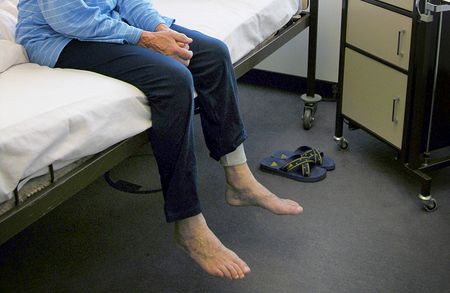Einsamkeit im Krankenhaus [ (c) www.BilderBox.com,Erwin Wodicka,Siedlerzeile 3,A4062 Thening,Tel.+43 676 5103 678. Verwendung nur gegen HONORAR, BELEG, URHEBERVERMERK und den AGBs auf bilderbox.com ] (in an im aus als and und beim mit einen einer ein