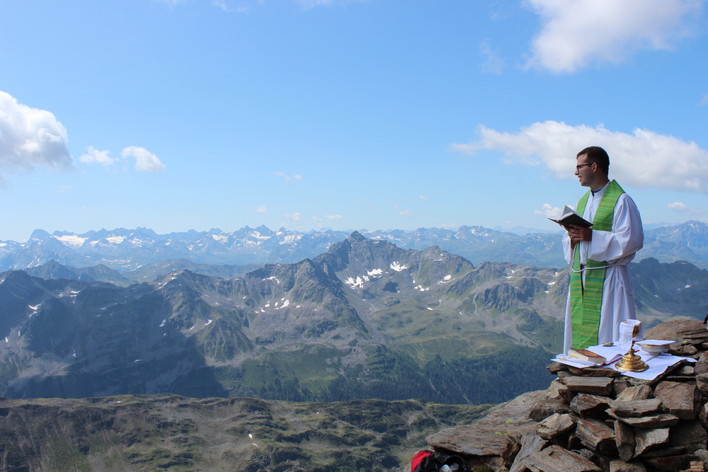 Gipfelmesse auf der Eisentäler Spitze 2019 / Katholische Kirche Vorarlberg / Elisabeth Willi Geistliche Sommerfrische: Kirche lädt zu Berg- & Gipfelmessen
