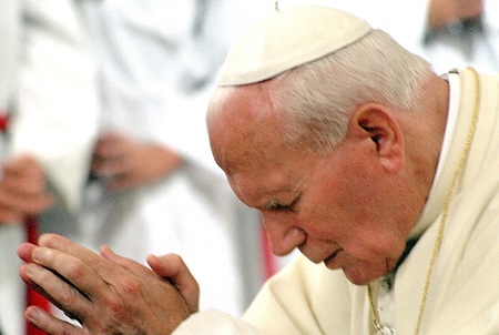 Papst Johannes Paul II. betetSalzburg, 19.6.98? Franz Josef Rupprecht; A-7123 M?nchhof; Bank: Raiffeisenkasse M?nchhof (BLZ: 33054), Kto.-Nr.: 17608 