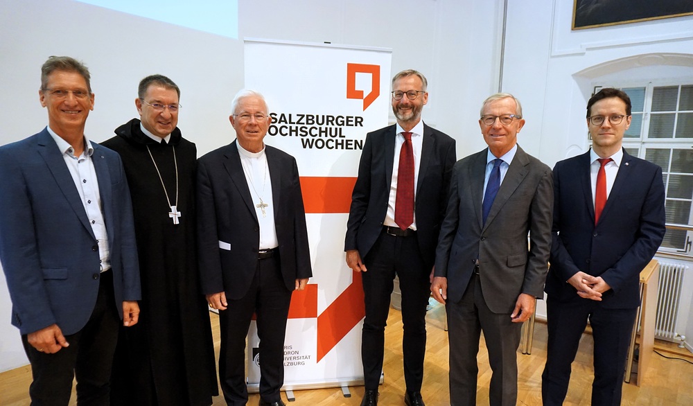 Eröffnung der 'Salzburger Hochschulwochen' 2024 / Kathpress / Henning Klingen Eröffnung am 29. Juli 2024 - v.l.: Prof. Dietmar Winkler (Dekan), Erzabt Korbinian Birnbacher (Stift St. Peter), Erzbischof Franz Lackner, Prof. Martin Weichbold (gf. Rektor), LH Wilfried Haslauer, SHW-Obmann Martin Dürnberger