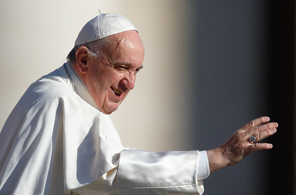 Papst Franziskus / Copyright 2017, KNA. Alle Rechte vorbehalten, Paul Haring Papst Franziskus winkt während der Generalaudienz auf dem Petersplatz im Vatikan am 29. März 2017.