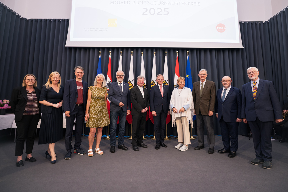 Landeshauptmann Mag. Thomas Stelzer und Diözesanbischof Dr. Manfred Scheuer überreichen die Eduard-Ploier-Preise 2025 / MM Entwicklungshilfe: Eduard-Ploier-Preise 2025 vergeben