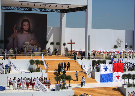 Abschlussmesse des WJT 2016 / Copyright 2016, KNA. Alle Rechte vorbehalten, Stefano Dal Pozzolo Jugendliche aus Panama während der Abschlussmesse des XXXI. Weltjugendtags am 31. Juli 2016 auf dem 'Campus misericordiae', dem Feld der Barmherzigkeit in Brzegi bei Krakau in Polen. Der nächste Weltjugendtag findet 2019 in Panama statt.