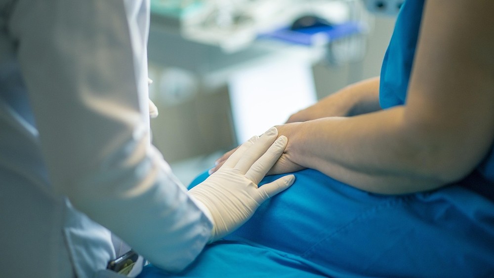 Krankenhaus / fernando zhiminaicela/Pixabay Ordensspital: Psychoonkologie stärkt Krebspatienten in der Krise