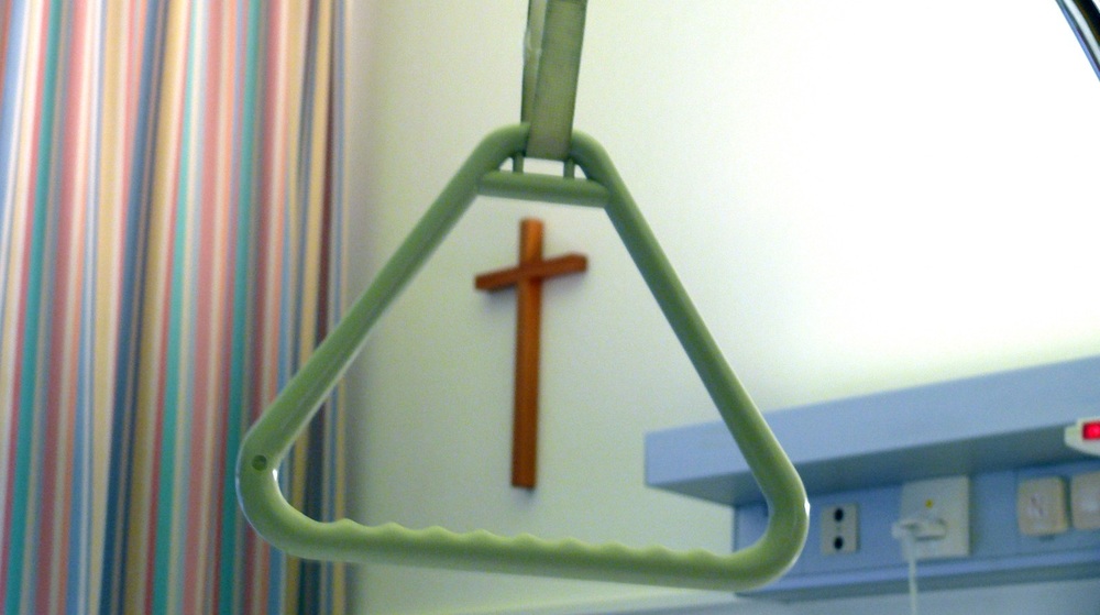 Kreuz im Krankenzimmer / bilderbox.com / Wodicka Krankenhausseelsorge: 1.000 Seelsorgende österreichweit im Einsatz