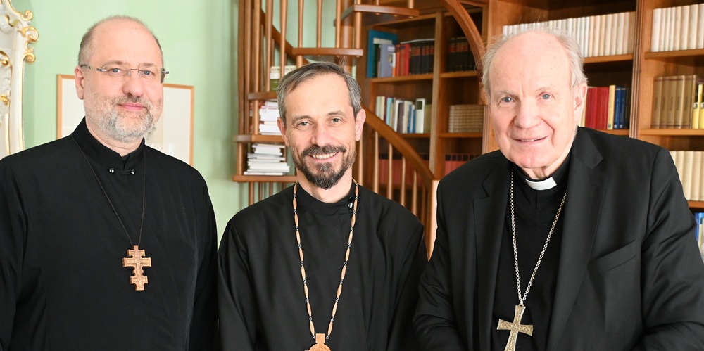 Ostkirchen-Generalvikar Yuriy Kolasa, Weihbischof Milan Lach, Kardinal Christoph Schönborn / Kathpress/Paul Wuthe Neue Seelsorgestelle für slowakische griechisch-katholische Gläubige