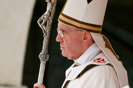Papst Franziskus, Stab / Ferula, Mitra, Bischof von Rom
