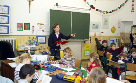 Volksschulklasse beim Unterricht / kathbild.at / Rupprecht