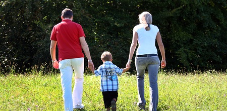 Junge Familie mit einem Kind