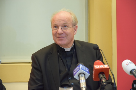Familiensynode: Kardinal Schönborn präsentiert Papstdokument / Henning Klingen / Kathpress Präsentation mit Kardinal Baldisseri am 8. April im Vatikan.