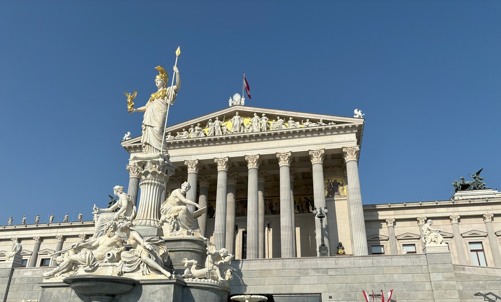 Parlament in Wien / Jutta Steiner/Kathpress ÖVP, SPÖ und NEOS präsentieren Regierungsprogramm