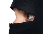 Symbolfoto Islam. Muslimische  mit Burka ist verschleiert.