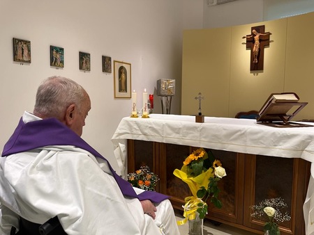 Im Vatikan spricht man erstmals von Erholung des Papstes
