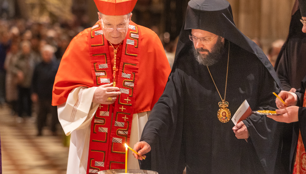 Stephansdom: Gebet für gerechten Frieden in der Ukraine / Erzdiözese Wien / Stephan Schönlaub Stephansdom: Gebet für gerechten Frieden in der Ukraine
