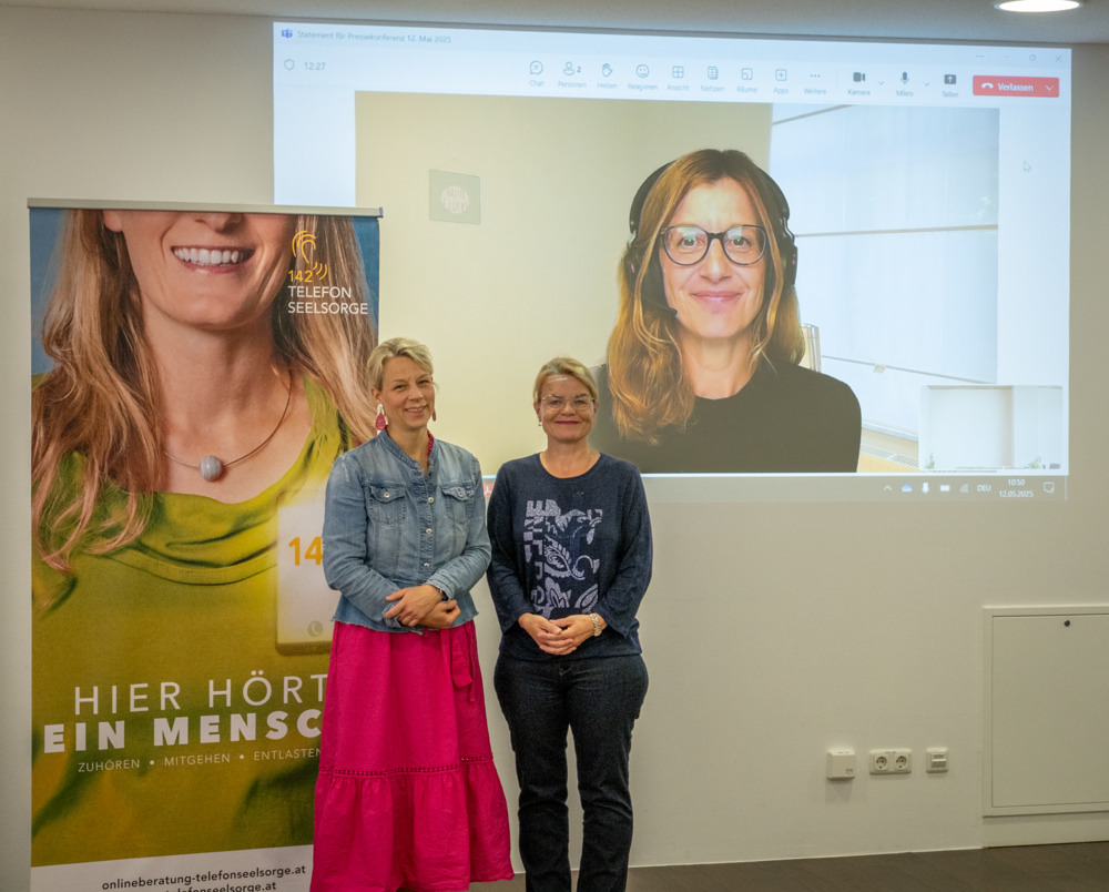 Gruppenfoto,Pressekonferenz: TelefonSeelsorge goes Messenger: Beratung am Puls der Zeit / Diözese Linz/Johannes Kienberger Telefonseelsorge startet Messenger-Beratung