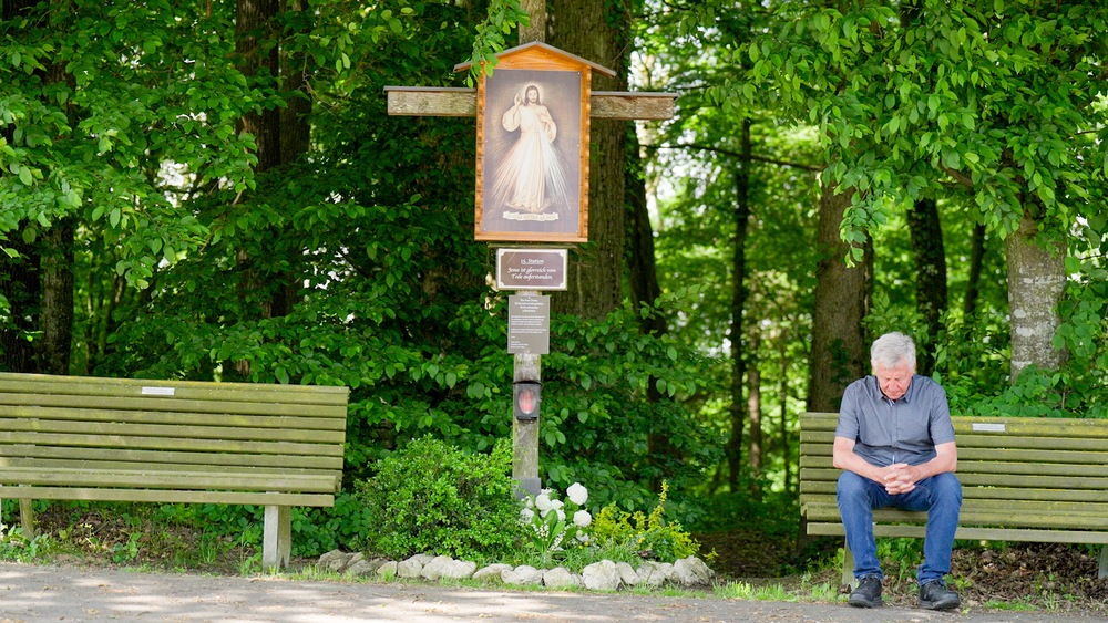 Leben nach der Berg-Tragödie / ORF/METAFILM FeierAbend - Leben nach der Berg-Tragödie - Es ist eine der schwersten Bergtragödien der österreichischen Nachkriegsgeschichte: 1988 sterben fünf von insgesamt sieben Menschen bei einem Wettersturz am Hochschwab. Einer der Überlebenden ist der Landwi
