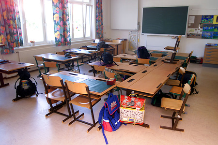 Schule,Schulwesen,Bildung,Ausbildung,Lernen,Unterricht,Kameradschaft,Volksschuls,Grundschule,Schulklasse,Ferien.Copyright (2000) by BilderBox- Erwin Wodicka; A-4062 Thening; www.bilderbox.com, Tel:+43 (0) 676 / 5103678; 