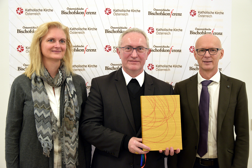 St. Pöltner Weihbischof Leichtfried präsentierte in Wien neues Lektionar für Gottesdienste auf Basis der revidierten Einheitsübersetzung / Kathpress / Henning Klingen St. Pöltner Weihbischof Leichtfried präsentierte in Wien neues Lektionar für Gottesdienste auf Basis der revidierten Einheitsübersetzung