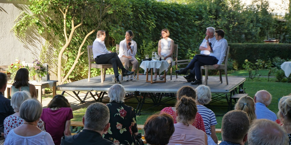 Gartenfest bei Erzbischof Lackner / Kathpress / Henning Klingen 'Benedictine Back-Packing': Salzburger Hochschulwoche mit neuem Format