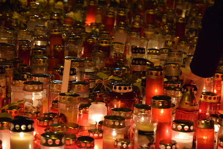 Caritas und Junge Kirche laden zum Lichtermeer am Stephansplatz