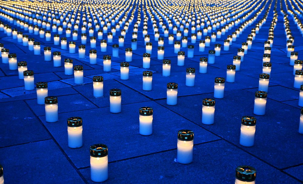 'Lichtermeer aus Solidarität mit der Ukraine' der Caritas am Wiener Stephansplatz, 20. Februar 2025 / kathpress / Pernsteiner Wien: Katholische Akademiker laden zu Ukraine-Veranstaltungen