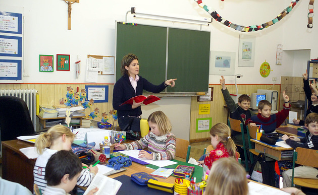 Volksschulklasse beim Unterricht / kathbild.at / Rupprecht