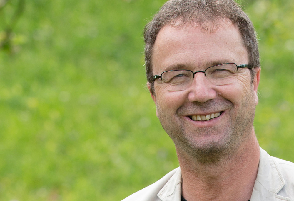 Geht Kirche ohne Priester? / Harry Schiffer Photodesign / Pastoralinnovation Ein STAND.PUNKT von Dr. Georg Plank