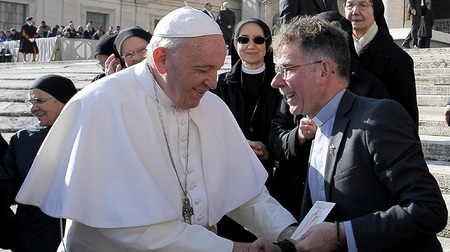 'Danke, Franziskus': Papst-Tod inspiriert Liedermacher