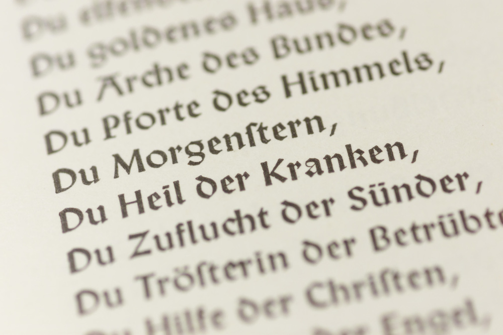 Anrufungen / Ehrentitel der Gottesmutter Maria in der Lauretanische Litanei. ... du goldenes Haus ... du Arche des Bundes ... du Pforte des Himmels ... du Morgenstern ... du Heil der Kranken ... du Zuflucht der S?nder ... du Tr?sterin der Betr?bten 